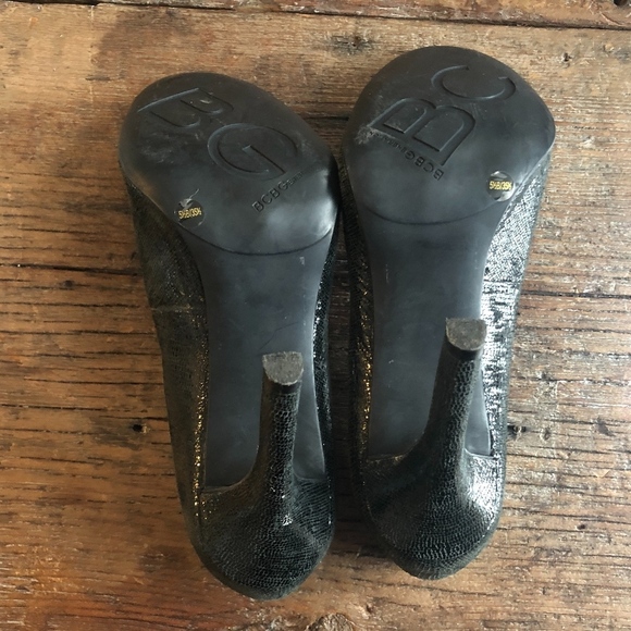 BCBGeneration Black Round Toe Pumps 5.5 - Picture 7 of 8